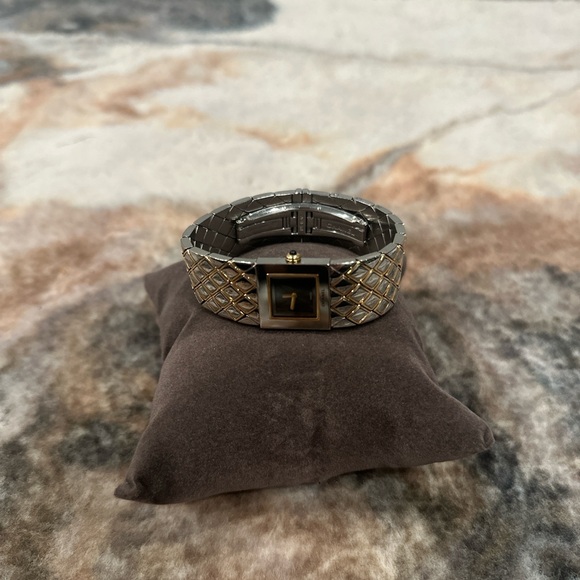 CHANEL MINT GOLD SILVER LADIES WATCH - Picture 4 of 7